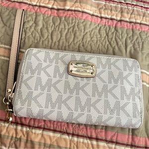 Michael Kors Zip around Wallet in color cream with grey and gold embellishments